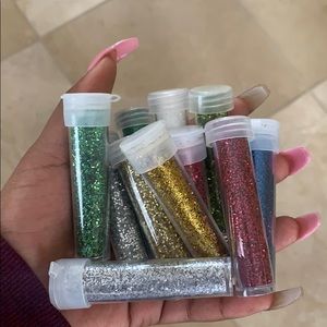 11 glitters